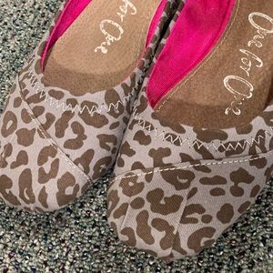 NEW Tom’s women’s shoes size 9